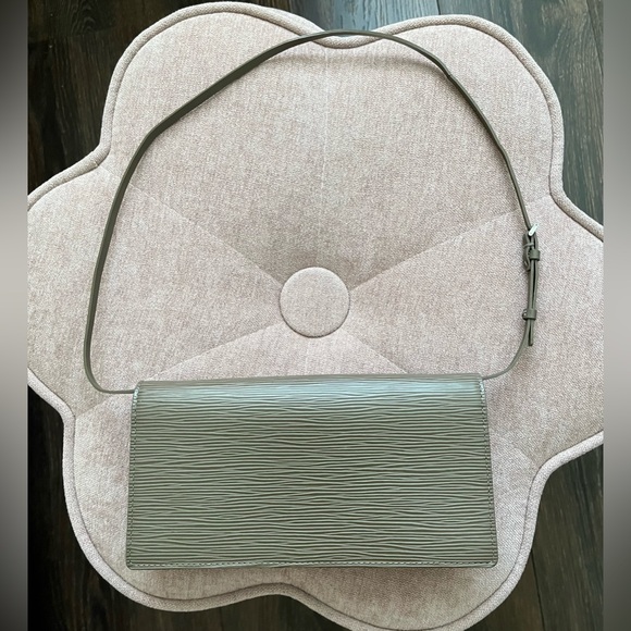 Louis Vuitton Epi Honfleur Brown Shoulder Bag - Picture 4 of 16